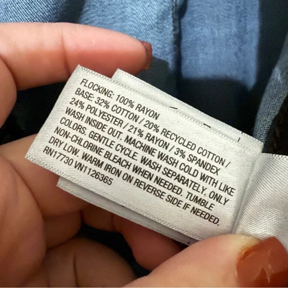 Universal Thread Women's High-Rise Flocked Sailor Wide Leg ankle jeans worn once - Picture 6 of 8